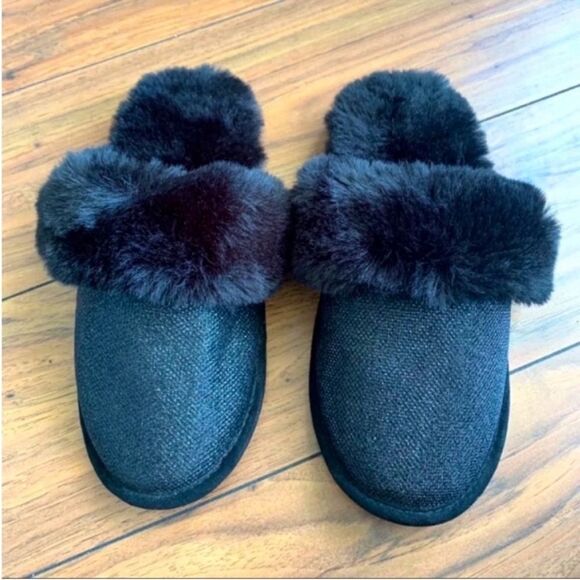 Express Black Fuzzy Slippers - Picture 1 of 5